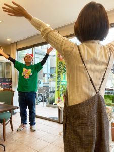 「笑いヨガ」の体験会