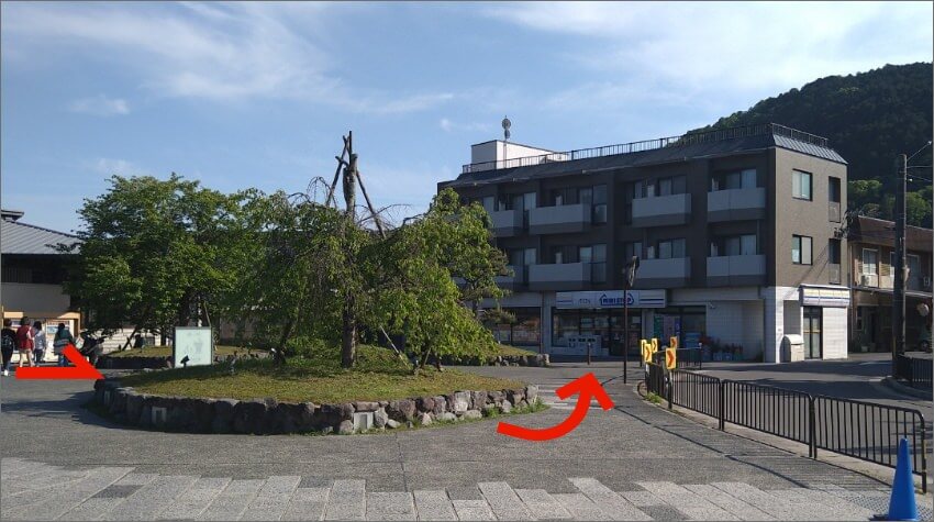 阪急嵐山駅前