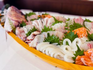 刺身船盛セット【5～6人前相当】（2セット分を１つの船盛に盛り付けた一例）②