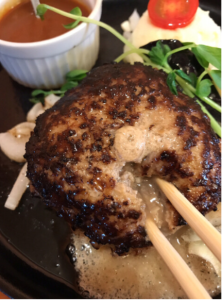 ハンバーグから肉汁